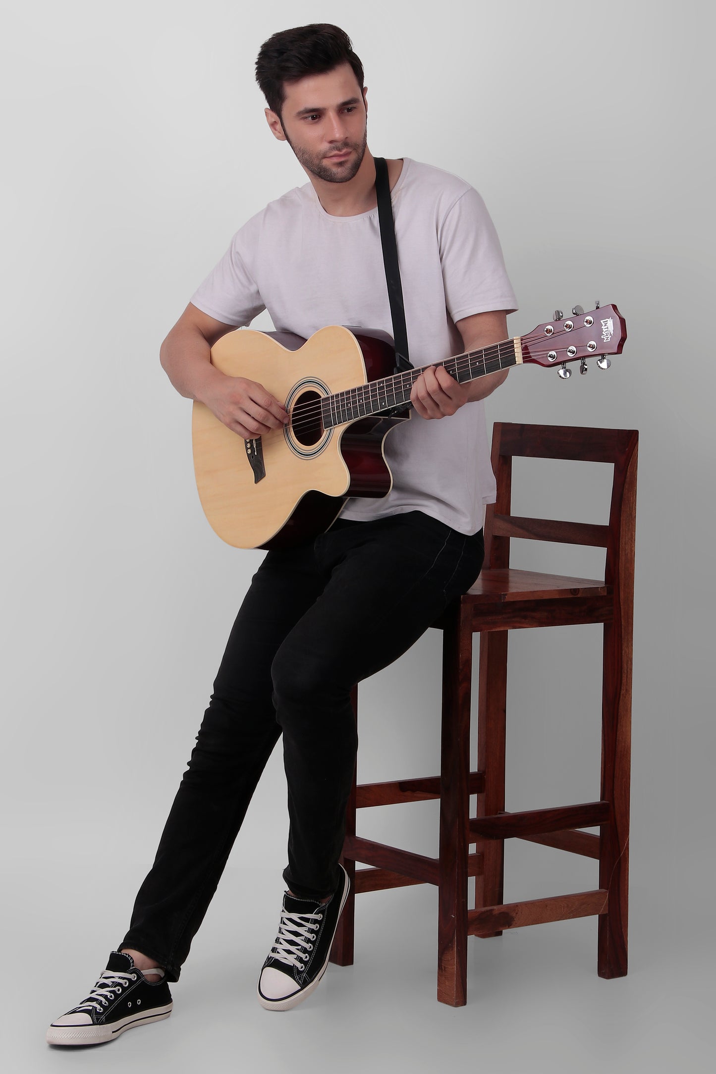 INTERN 40" Electric Acoustic Natural Guitar With EQ, Set Of Strings, Strap, Picks And Bag