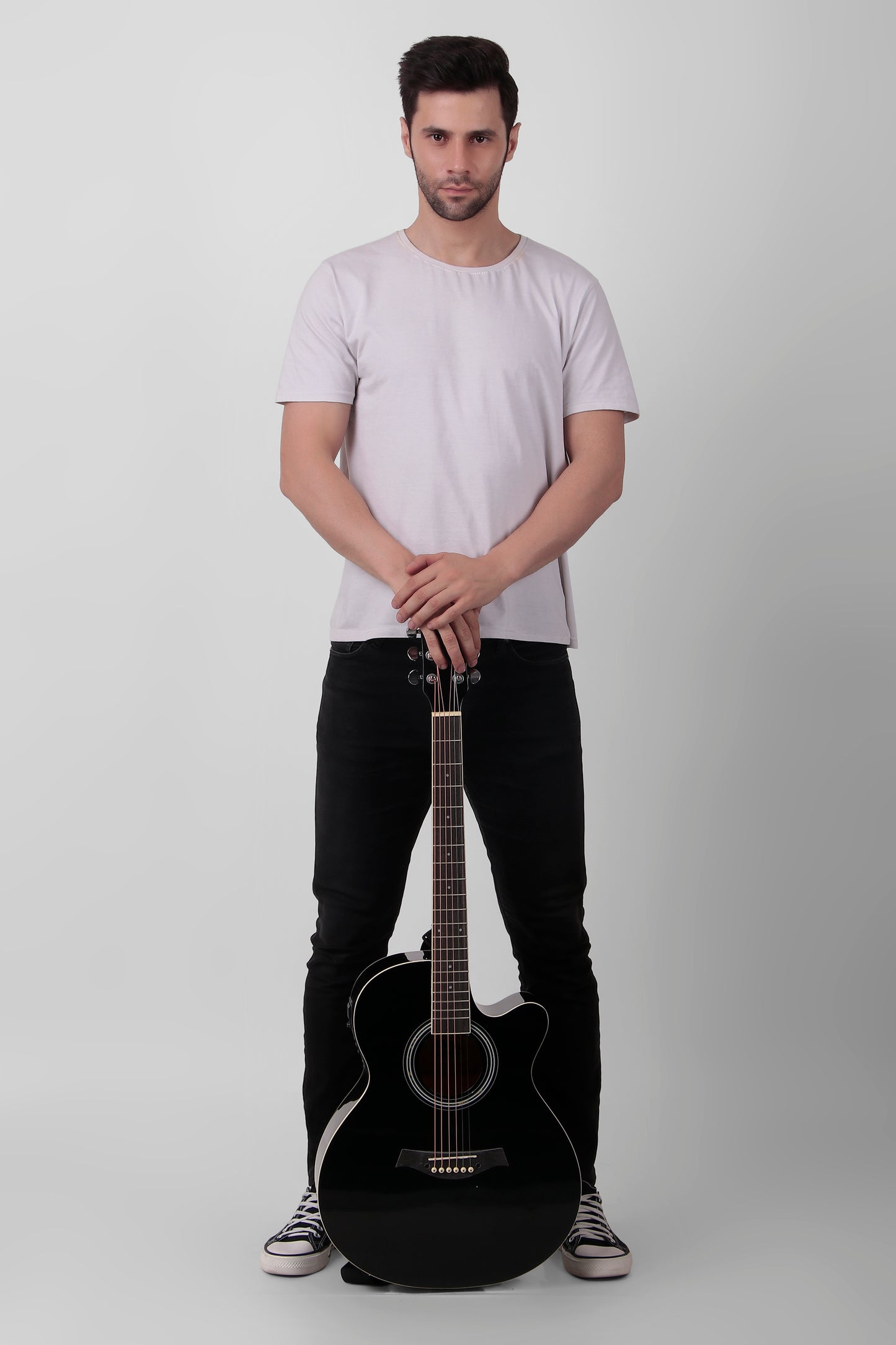 INTERN 40" Electric Acoustic Black Guitar With EQ, Set Of Strings, Strap, Picks And Bag