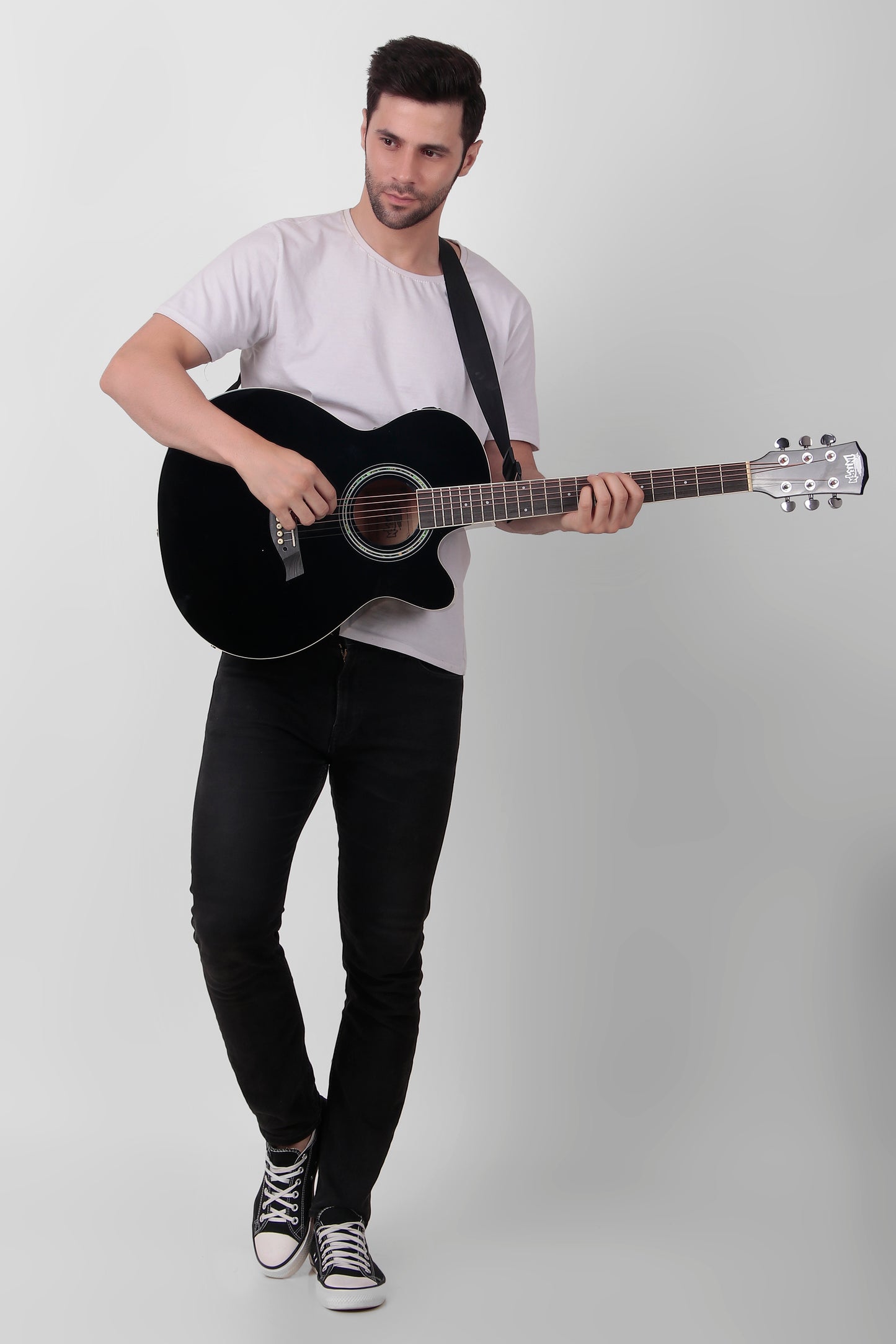 INTERN 40" Electric Acoustic Black Guitar With EQ, Set Of Strings, Strap, Picks And Bag
