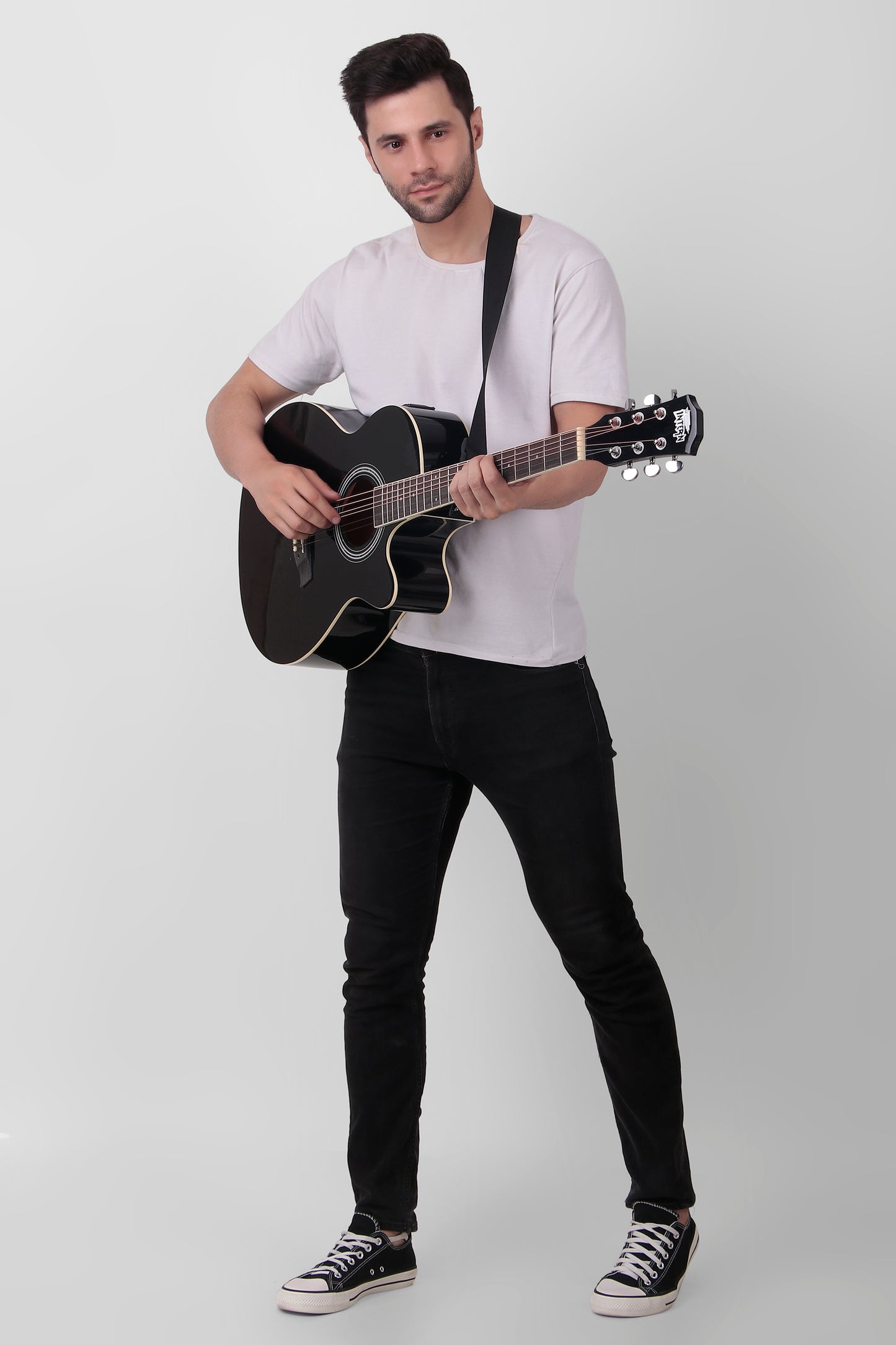 INTERN 40" Electric Acoustic Black Guitar With EQ, Set Of Strings, Strap, Picks And Bag