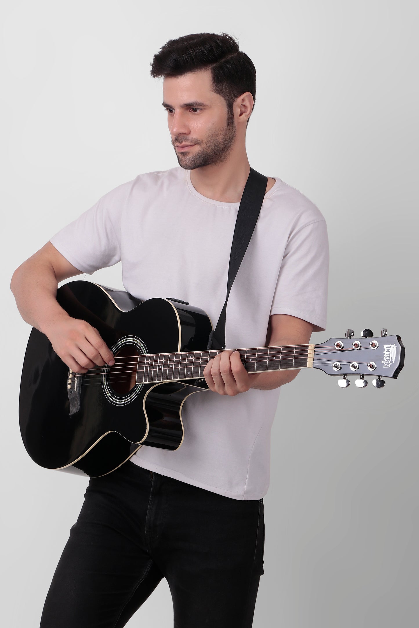 INTERN 40" Electric Acoustic Black Guitar With EQ, Set Of Strings, Strap, Picks And Bag