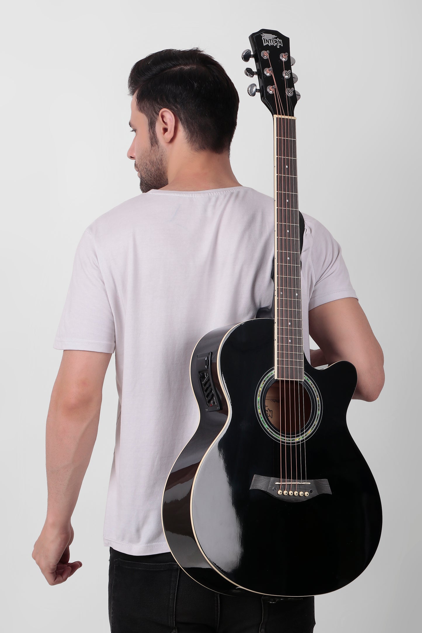 INTERN 40" Electric Acoustic Black Guitar With EQ, Set Of Strings, Strap, Picks And Bag