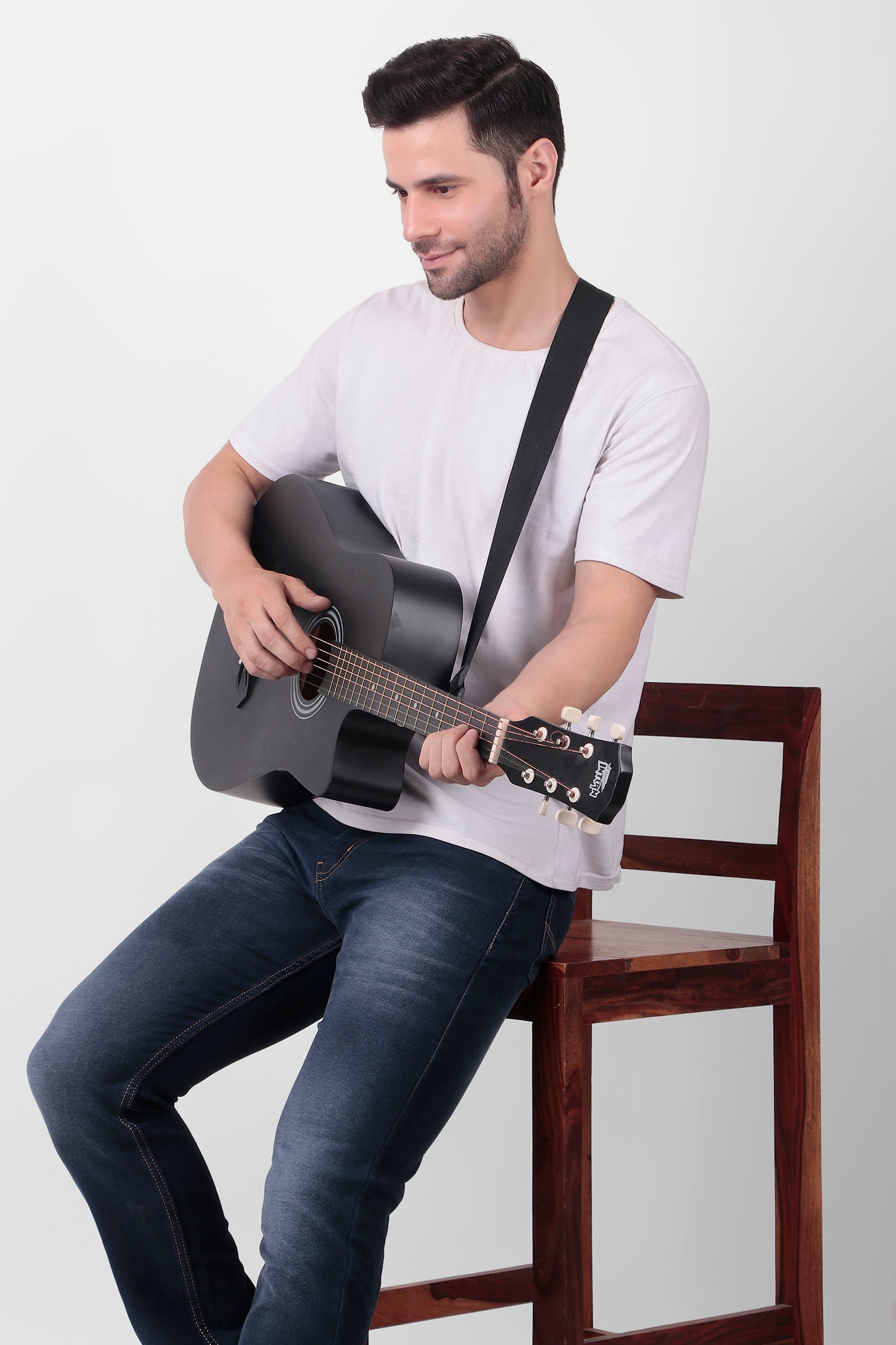 Intern INT-38C Acoustic Guitar Kit with Bag, Strings, Pick Strap (Black)INT 38C BK